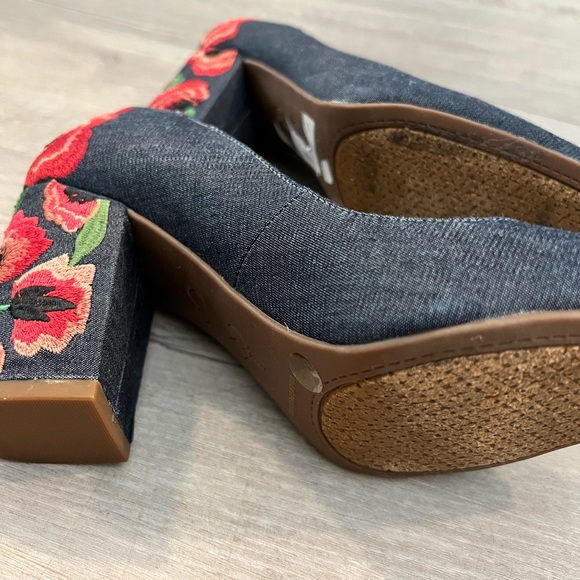 Jessica Simpson heels - Picture 4 of 5